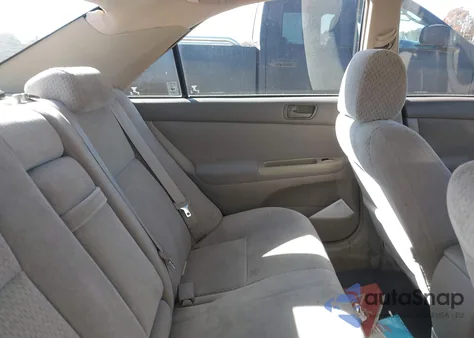 2003 Toyota Camry Le z USA, uszkodzony, nr VIN 4T1BE32K93U180713